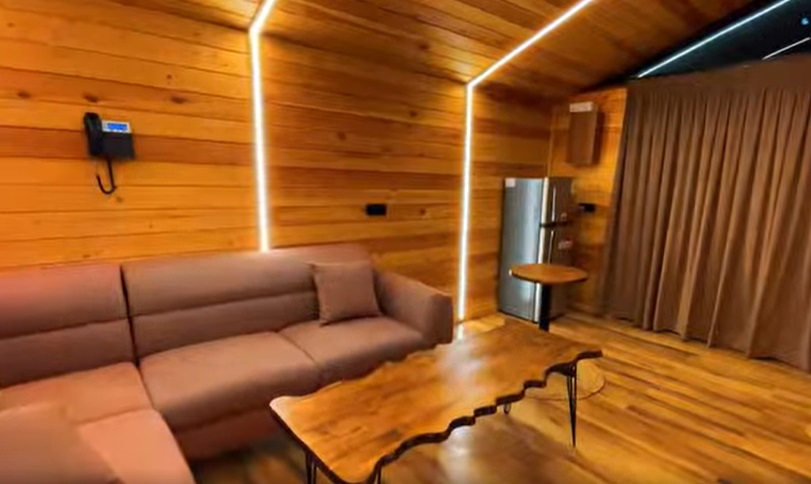 كوخ فندقى فاخر مع حمام سباحه خاص مطلة على النهر لشخصين + طفل عمره حتى 6 سنوات