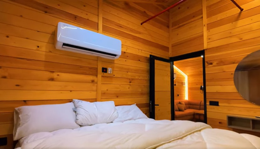 كوخ فندقى فاخر مع حمام سباحه خاص مطلة على النهر لشخصين + طفل عمره حتى 6 سنوات