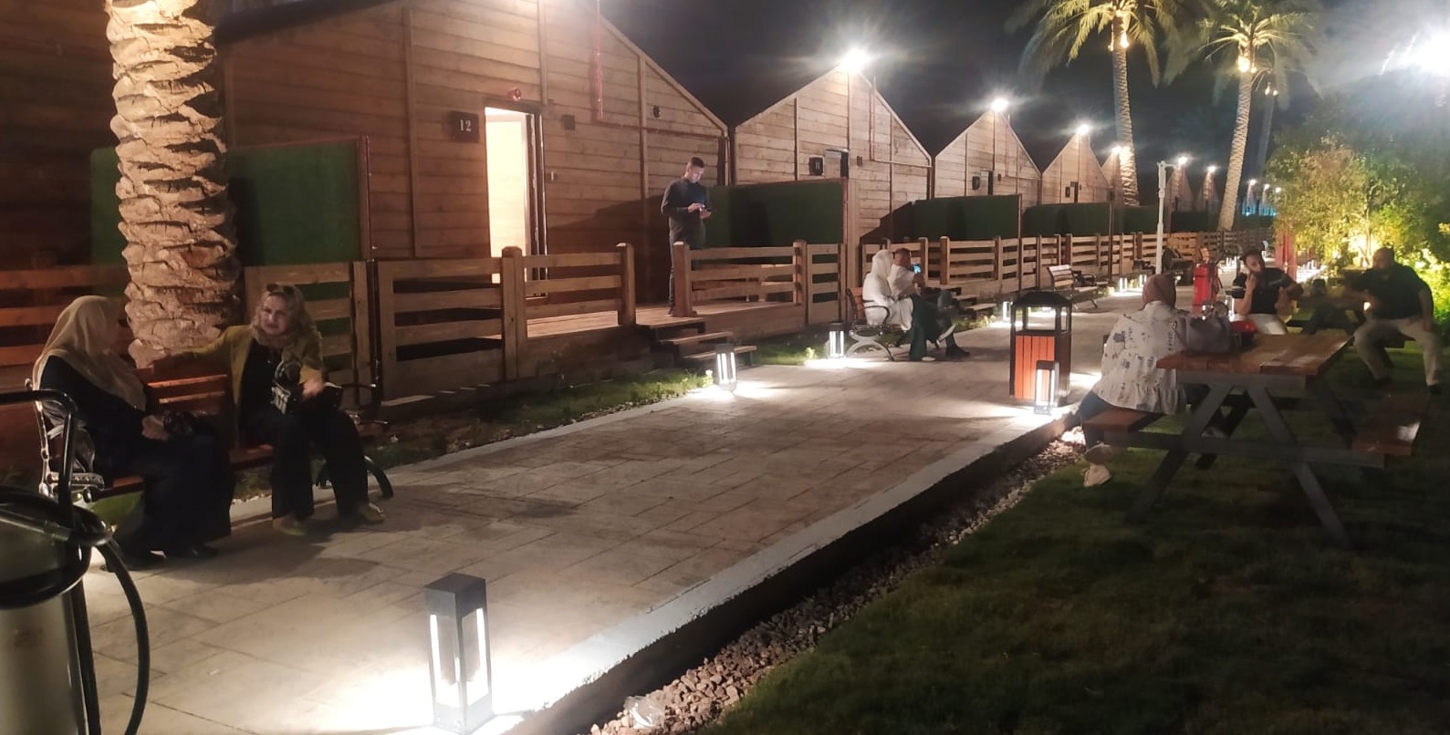 كوخ فندقى راقى مطلة على النهر لشخصين + طفل عمره حتى 6 سنوات